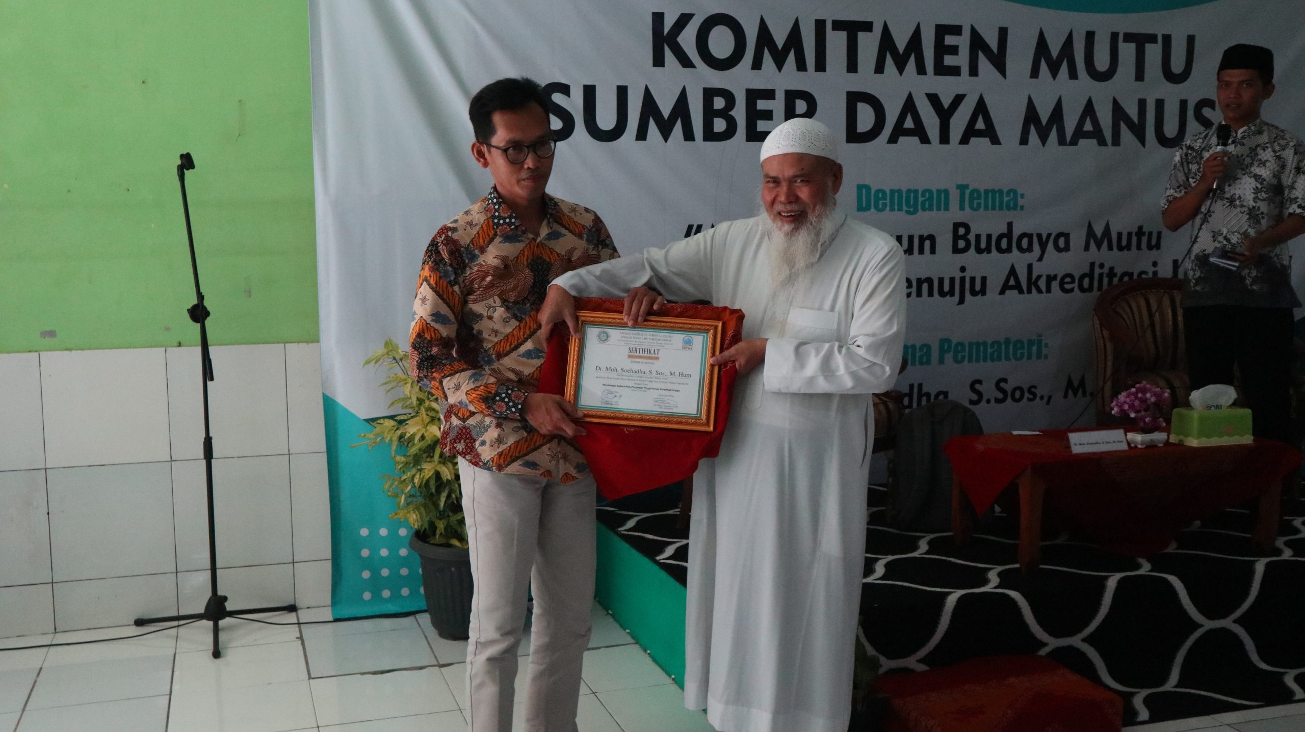 MEMBANGUN BUDAYA MUTU PERGURUAN TINGGI MENUJU AKREDITASI UNGGUL MELALUI KOMITMEN MUTU SDM DI CIVITAS STITMA YOGYAKARTA